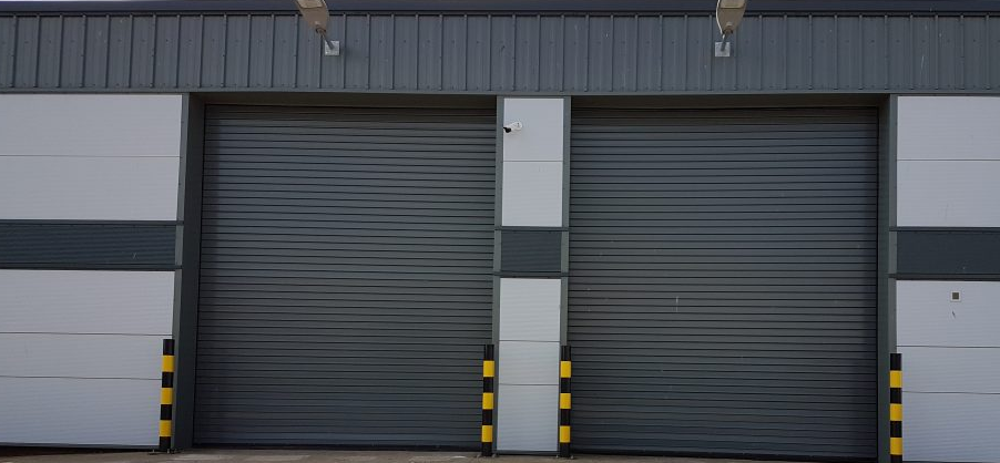 Electric or manual roller shutters